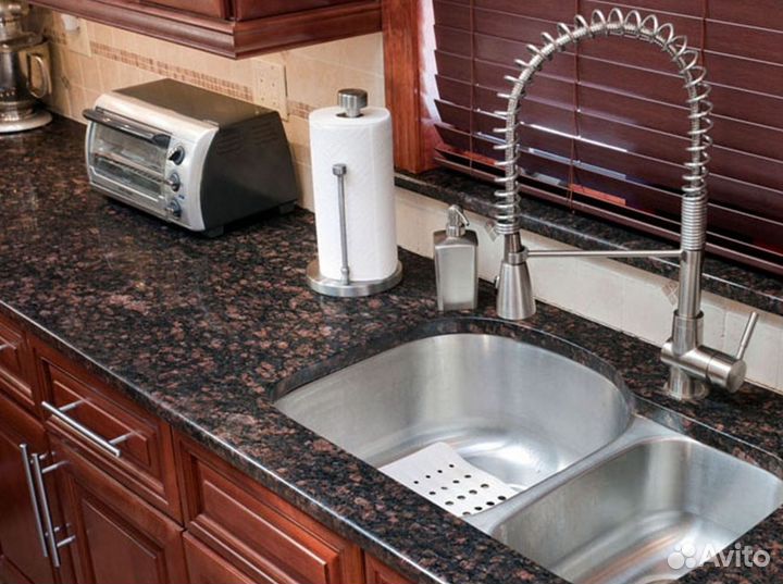 Столешница из бюджетного коричневого гранита тан Б