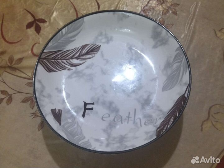 Тарелки для второго новые. Рог хрустальный