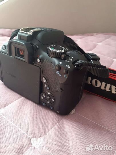 Зеркальный фотоаппарат Сanon EOS 650D