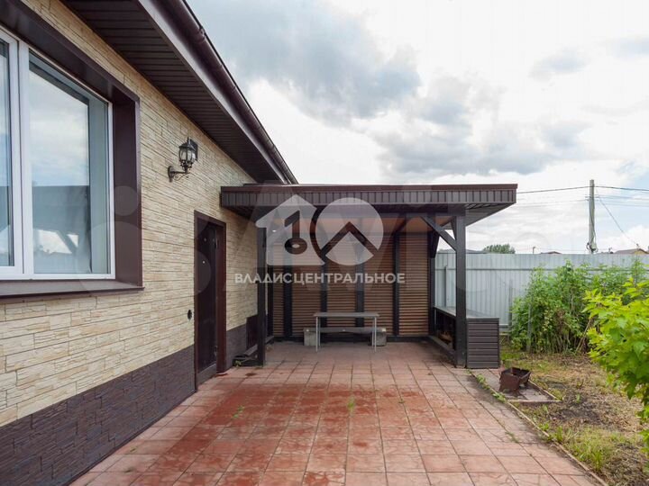 Дом 184,3 м² на участке 5,5 сот.