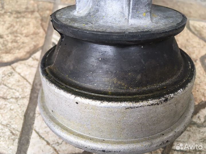 Кронштейн двигателя левый A6062230004