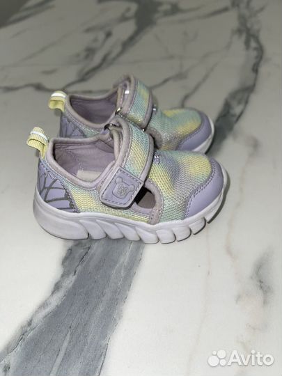 Кроссовки для девочки 20