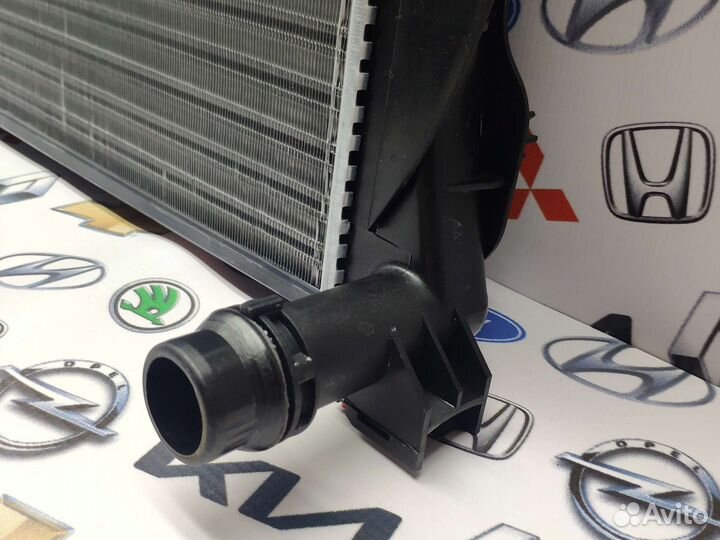 Радиатор охлаждения Audi A4 3/Passat 6 1.6-2.0 AT