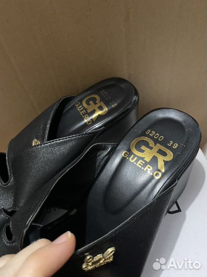 Шлепанцы женские