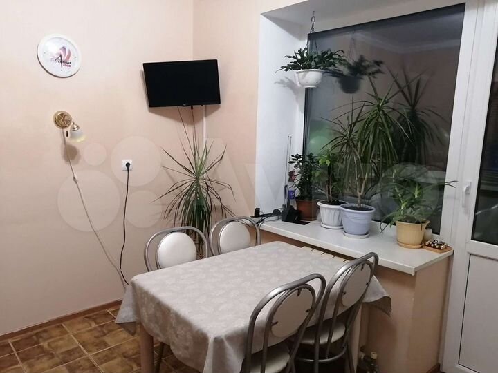 2-к. квартира, 60 м², 1/4 эт.