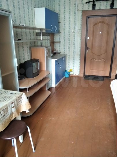 Комната 17 м² в 9-к., 1/4 эт.