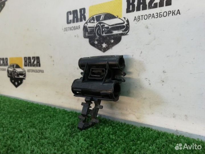 Крепление клеммы Jaguar F-Pace