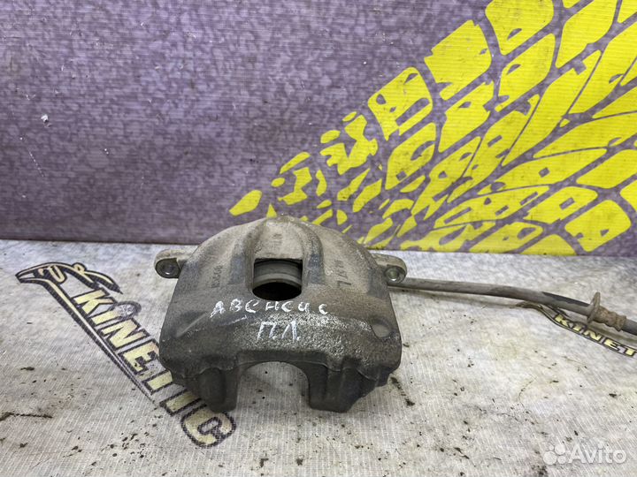 Суппорт передний левый Toyota Avensis T25 Авенсис