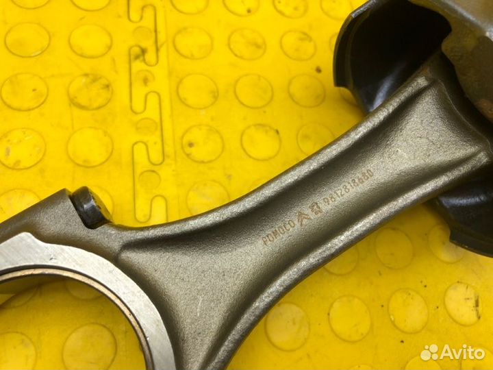 Б/У Поршень с шатуном оригинал, есть дефекты