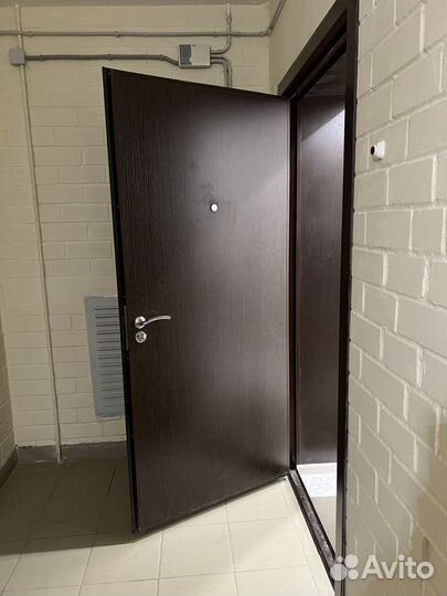 Дверь входная металлическая от застройщика