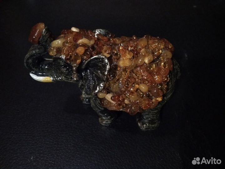 Статуэтка слон с янтарем