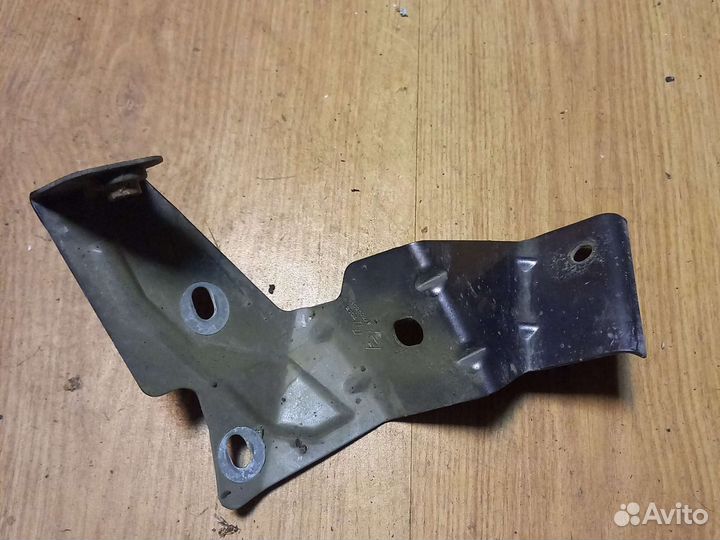 Крепления передних крыльев renault scenic 2