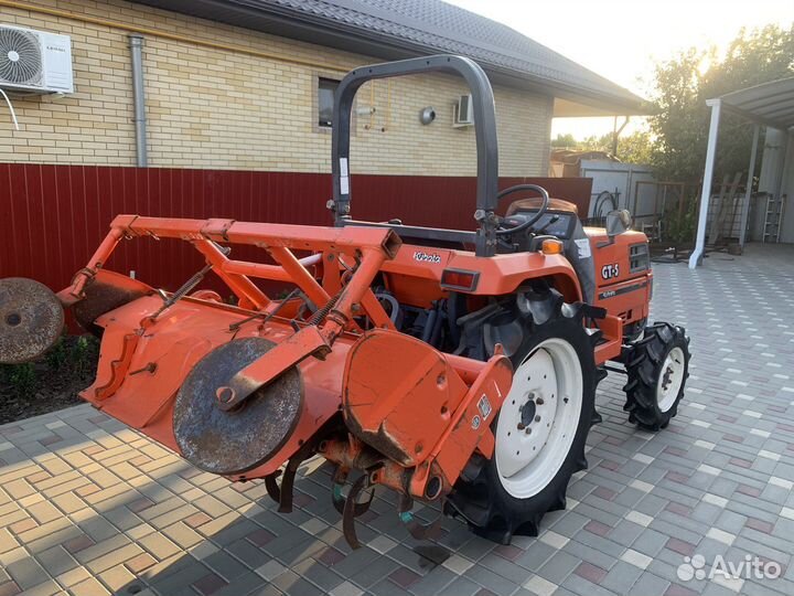 Мини-трактор Kubota GT5, 2012