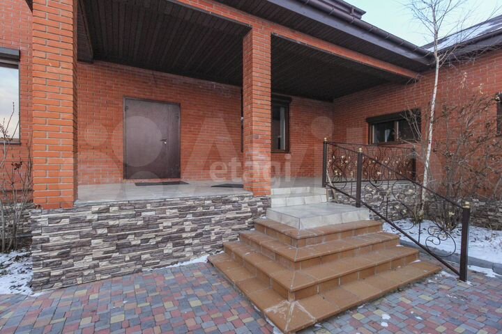 Коттедж 475,2 м² на участке 15 сот.