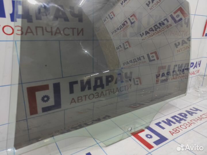 Стекло двери задней левой Skoda Octavia (A5) 1Z584