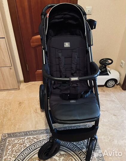 Прогулочная коляска с надувными колесами