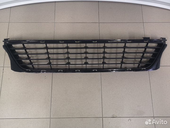 Решетка радиатора нижняя рено логан