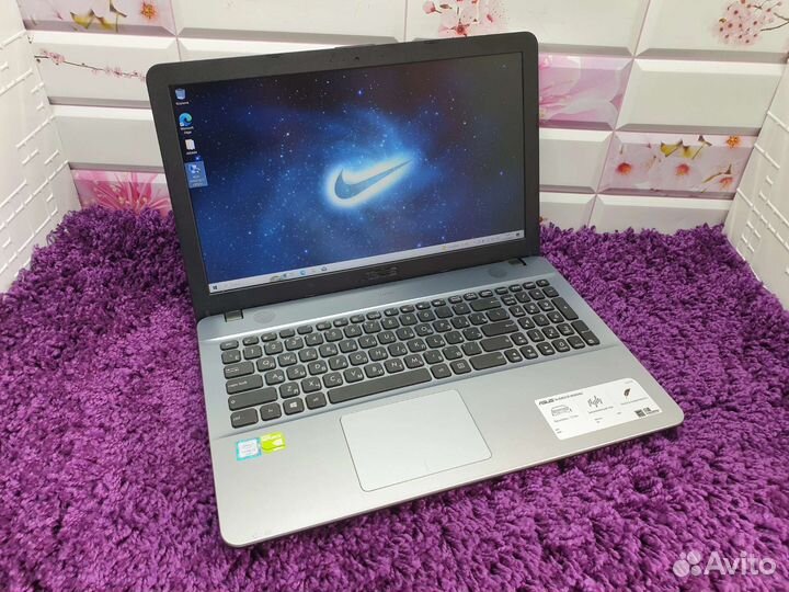 Asus Intel core i3 GeForce 920mx full HD