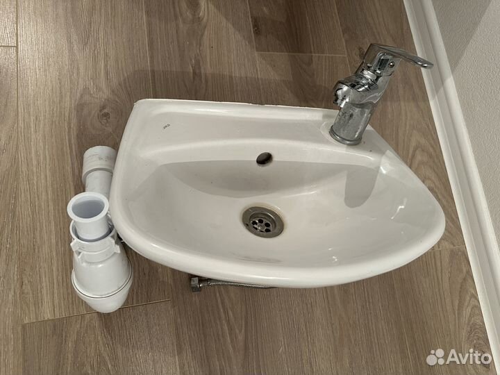 Раковина со смесителем от пик