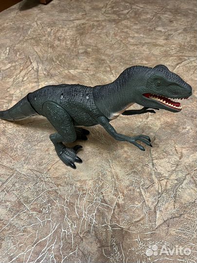 Динозавр игрушка