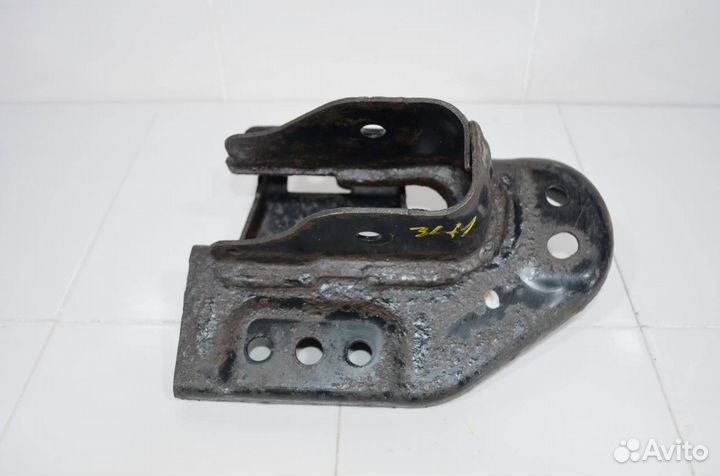 Кронштейн продольного рычага задний левый Mazda