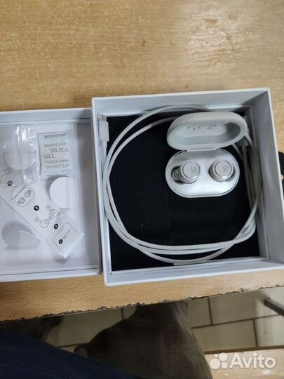 Bang olufsen beoplay e8 3 rd