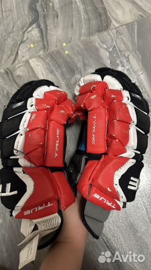 Перчатки хоккейные True xc9