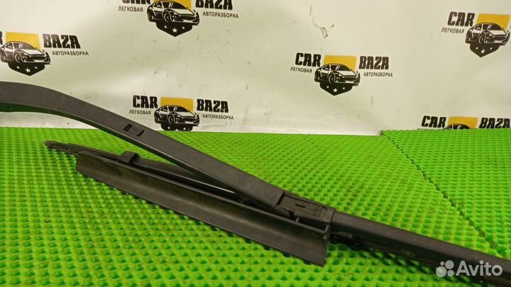 Поводок стеклоочистителя передний правый R