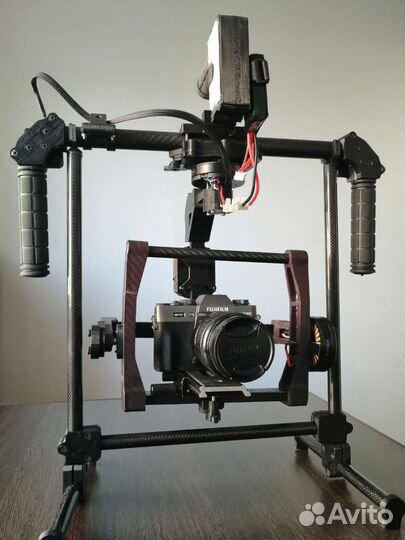 Электронный стабилизатор для камеры DYS