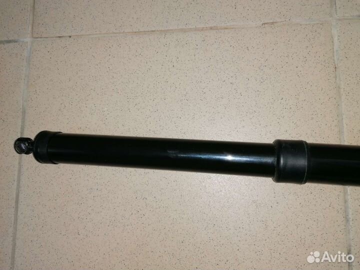 Электрический амортизатор крышки багажника mazda