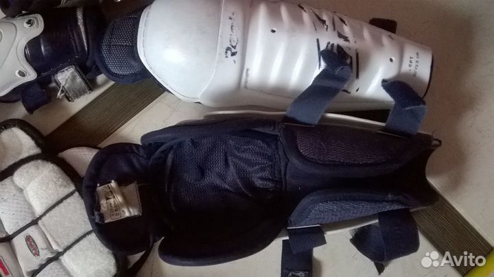 Коньки хоккейные детские, нагрудник, защита б/у