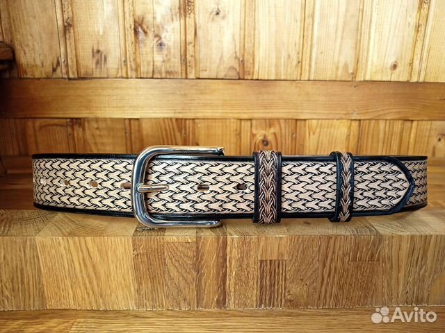 Кожаный ремень с тиснением