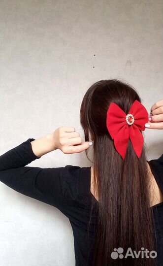 Красный бант. Большой красный бант