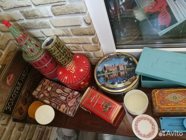 Коробочки жестяные и эмалированные крышки