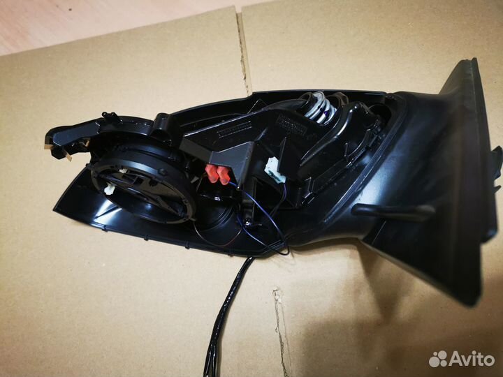 Кронштейн зеркала левый 8R1857409F01C