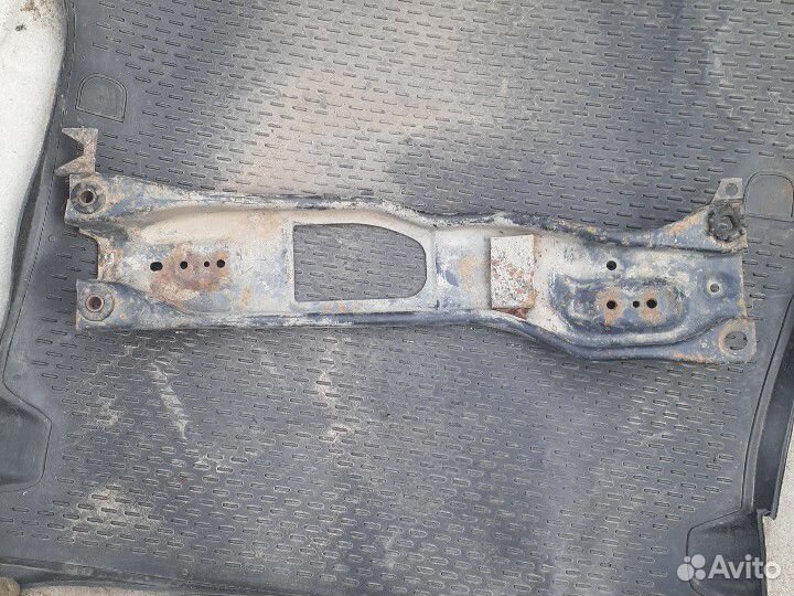 Балка передняя Мазда Демио 1