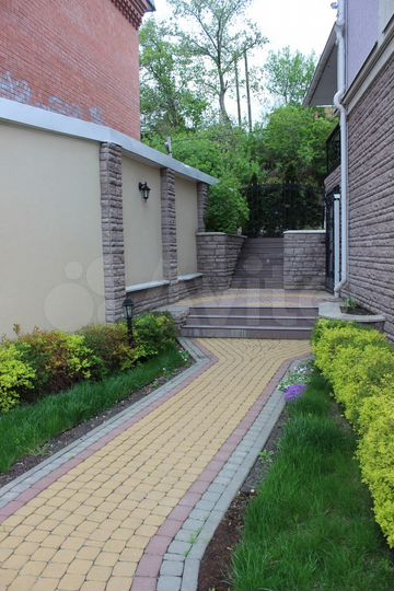 Коттедж 415 м² на участке 5,6 сот.