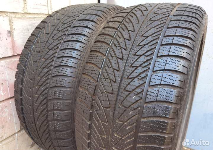 Goodyear UltraGrip 245/45 R17 99V