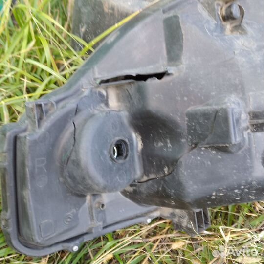 Фара Nissan X-Trail, 2010