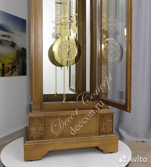 Механические напольные часы с маятником