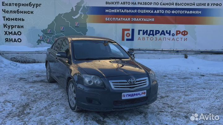 Кронштейн передней балки левый Toyota Avensis (T250) 52258-05020