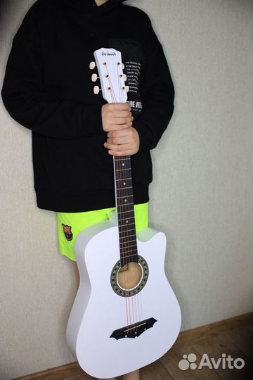 Акустическая гитара белая (новая)