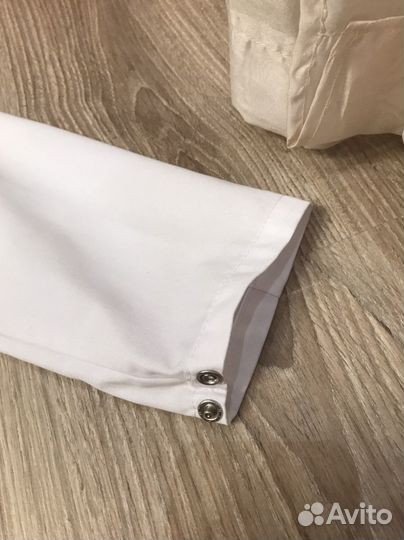 Белый медицинский халат