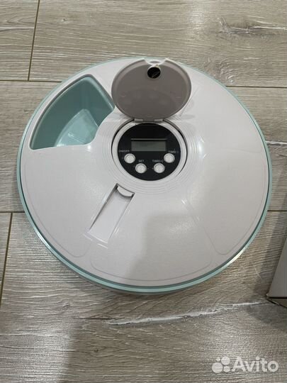 Автоматическая кормушка для собак и кошек