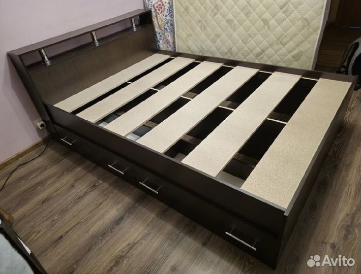 Кровать двуспальная