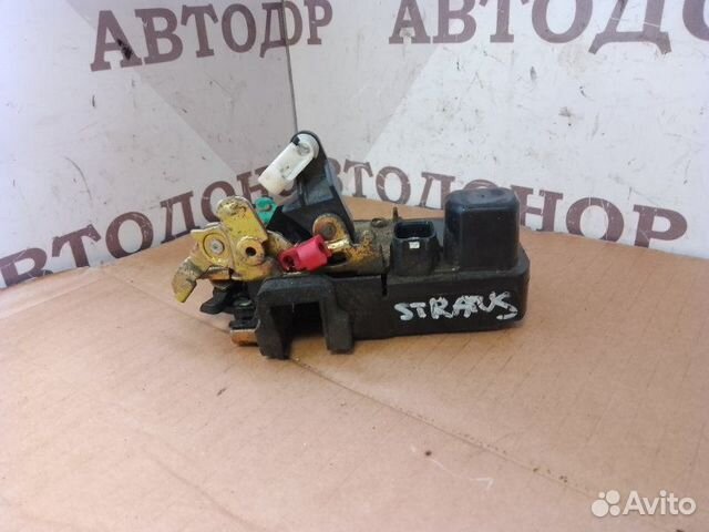 Замок двери передний правый Dodge Stratus