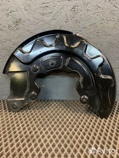 Пыльник тормозного диска передний левый Volkswagen