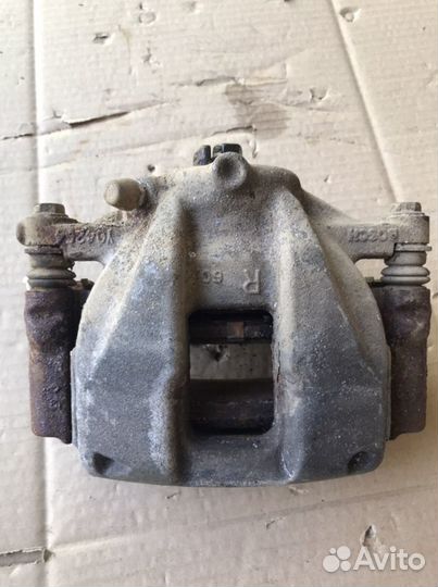 Суппорт передний правый Хонда CR-V3(770)