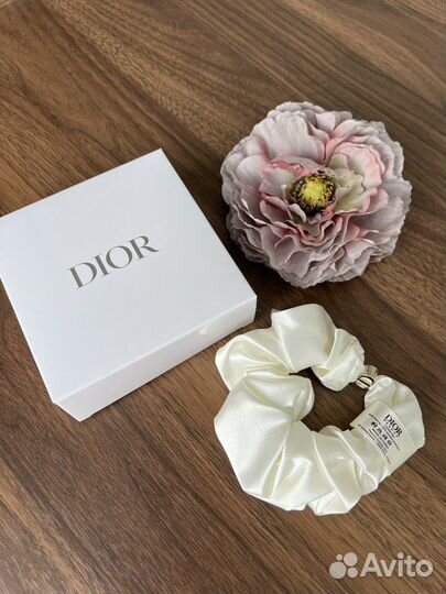 Резинка Dior для волос белая VIP Gift makeup