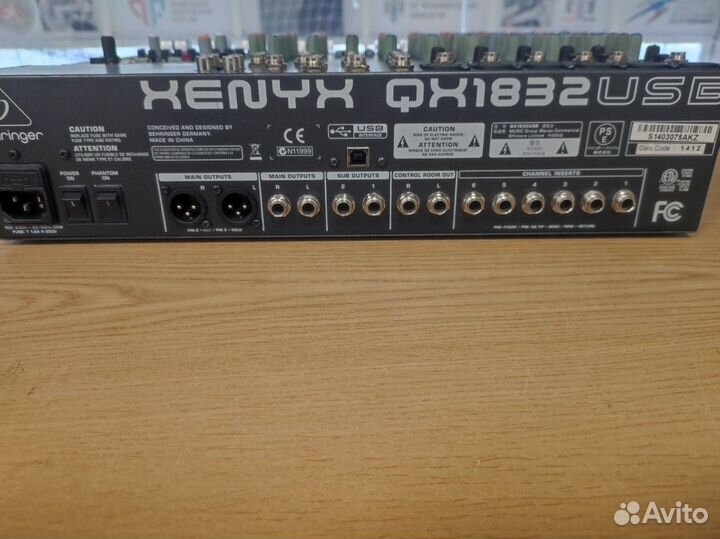 Behringer Xenix QX1832USB Микшерный пульт